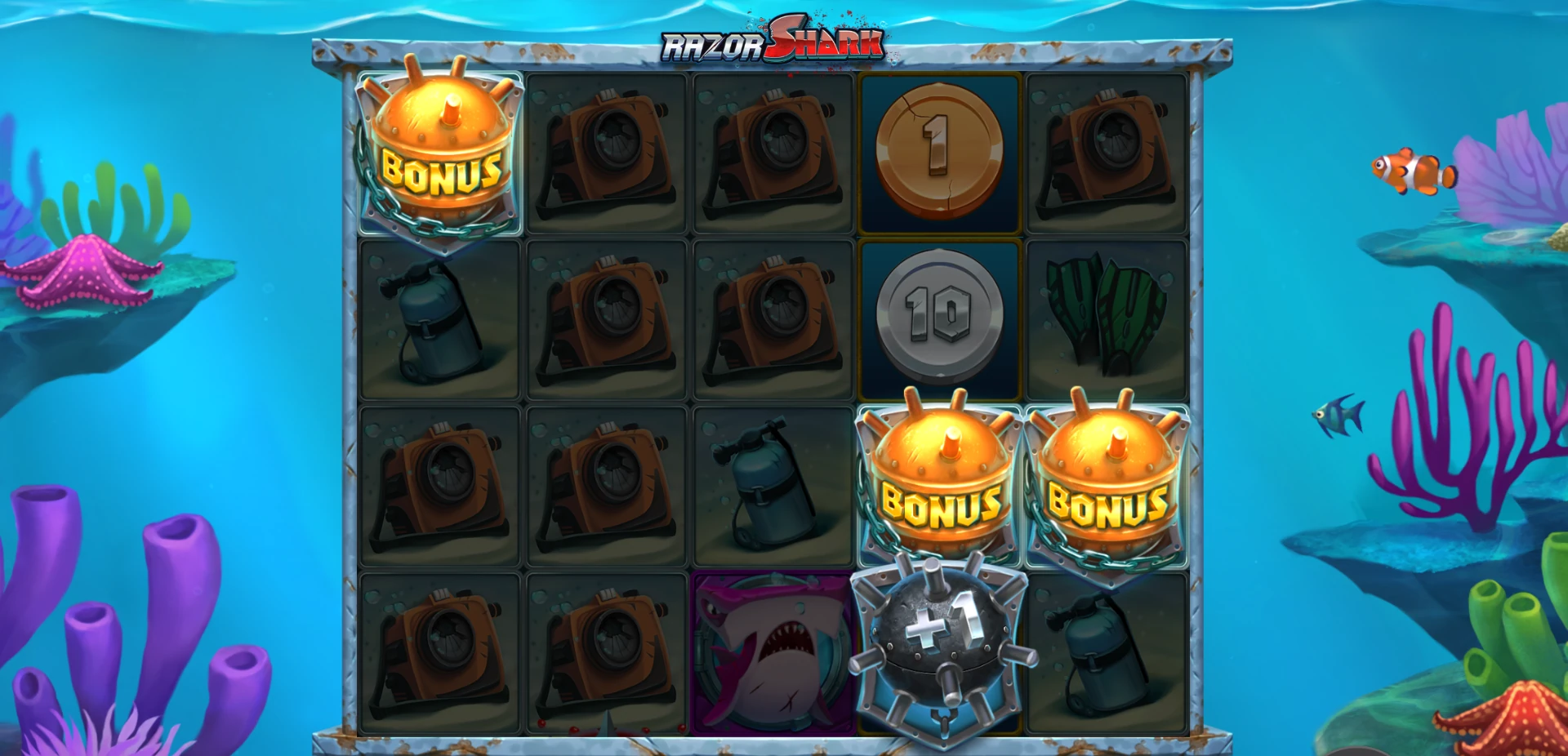 Razor Shark reels showing three Bonus symbols triggering Free Games